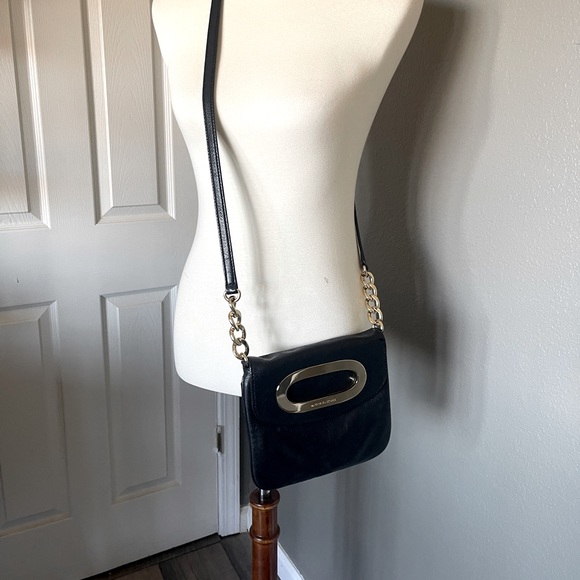MICHAEL KORS SMALL BLACK LEATHER GOLD CHAIN CROSSBODY HANDBAG - great condition - Picture 1 of 4